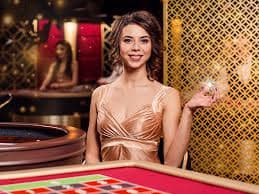 Live dealer at Monopoly Live wheel